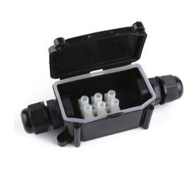 Hermetický konektor pro LED reflektory